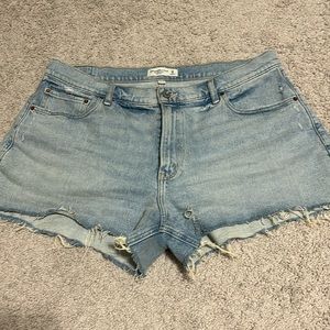Abercrombie curve love midrise mom short
